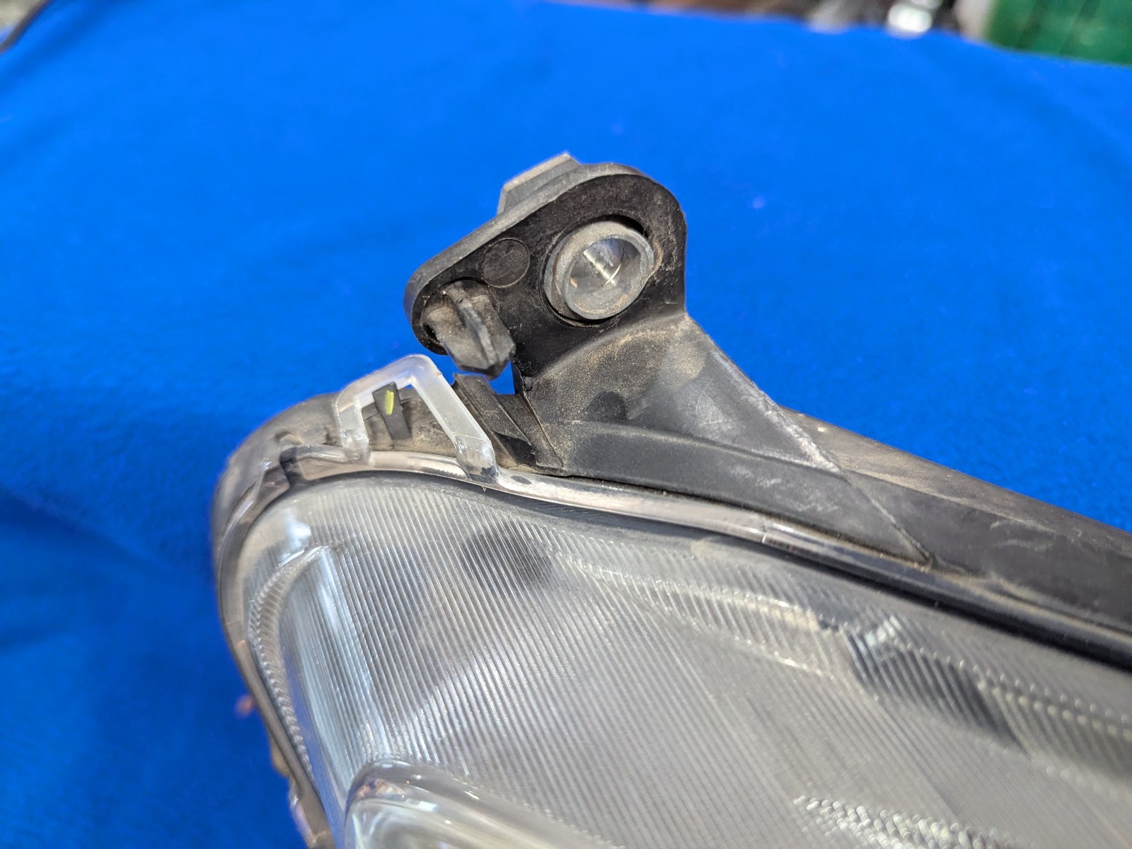 Maserati GranTurismo S 2008-2012 Right Headlight