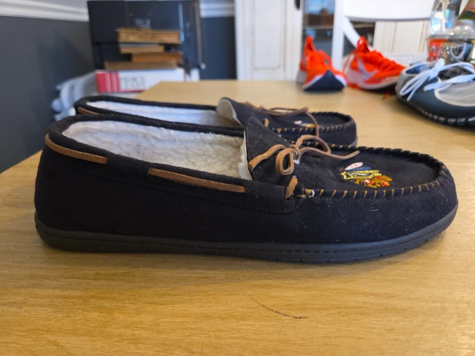 Chicago Blackhawks Men's Team Color Moccasin Slippers XL - Image 4 of 4