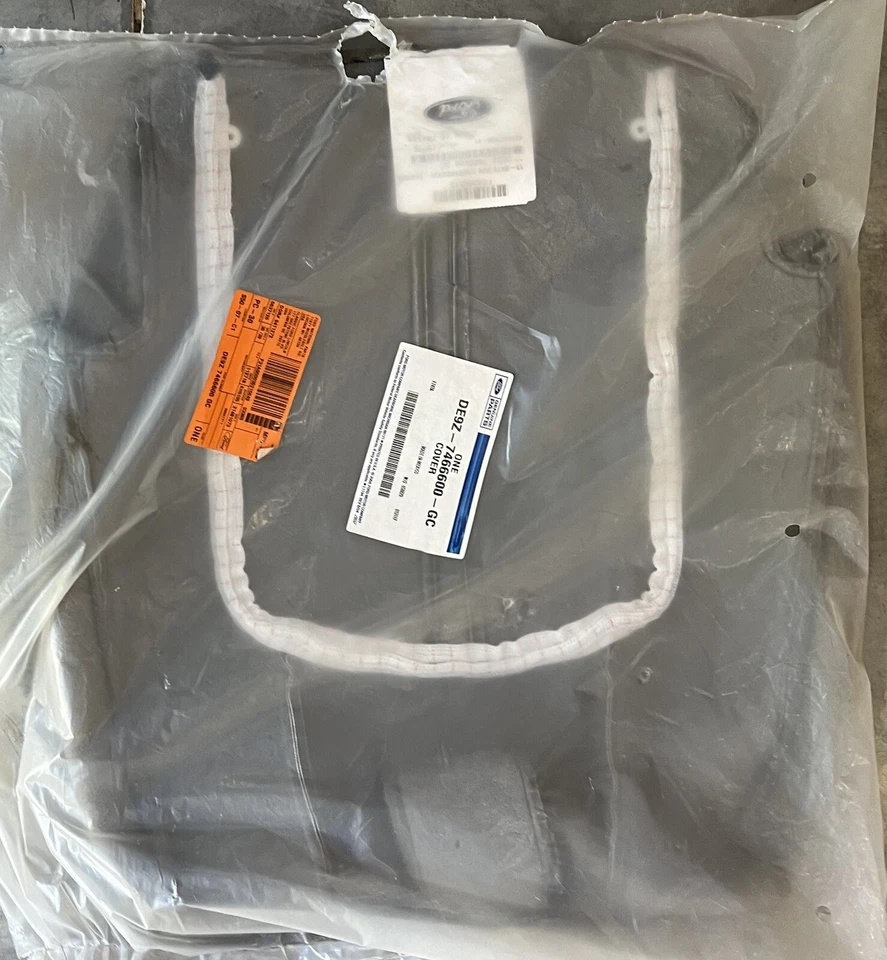 Conjunto de cubierta trasera asiento trasero gris Ford DE9Z-7466600-GC 2013-2019 Lincoln MKT Foto 2 de 4