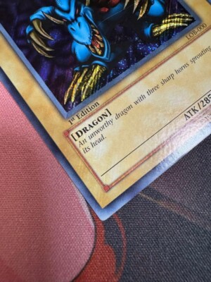 遊戯王 TRI-HORNED DRAGON 英語 LOB-000　トライホーン s-l400.jpg