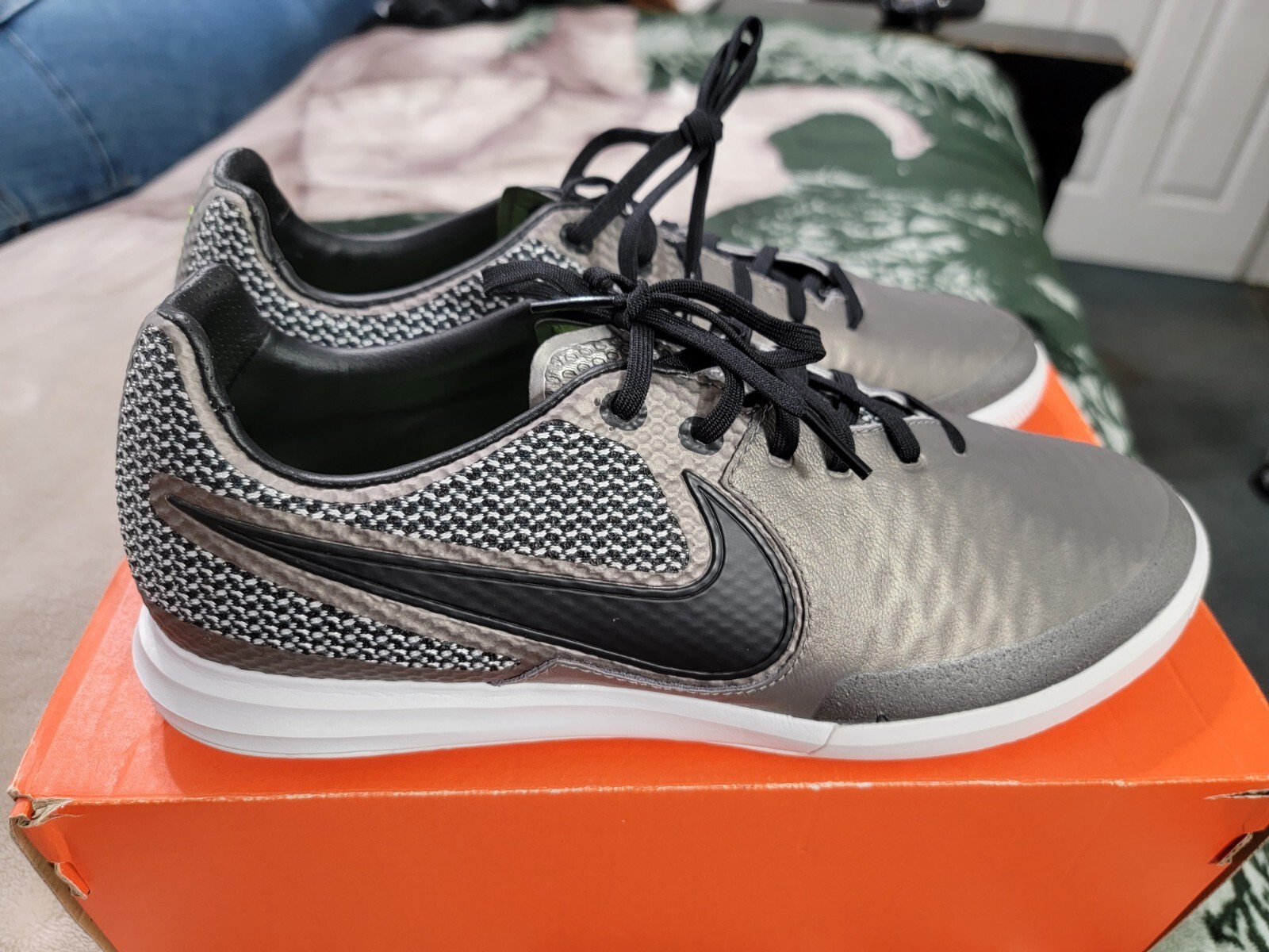 Nike Mens Magistax Finale IC Indoor Court Shoes 807568-001 Metallic Pewter  Neon | eBay