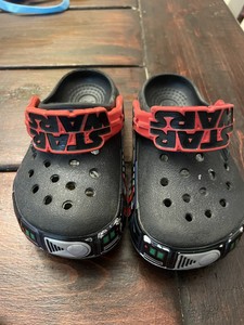 boys star wars crocs