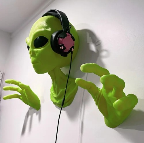 Area 51 Large Green Alien Scary Wall Decorations With Large Eyes And Limbs - Picture 8 of 9