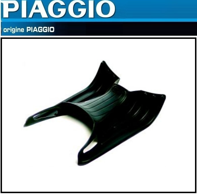 Plancher noir d'origine Vespa pour affronter les trajets urbains quotidiens en GTS 250