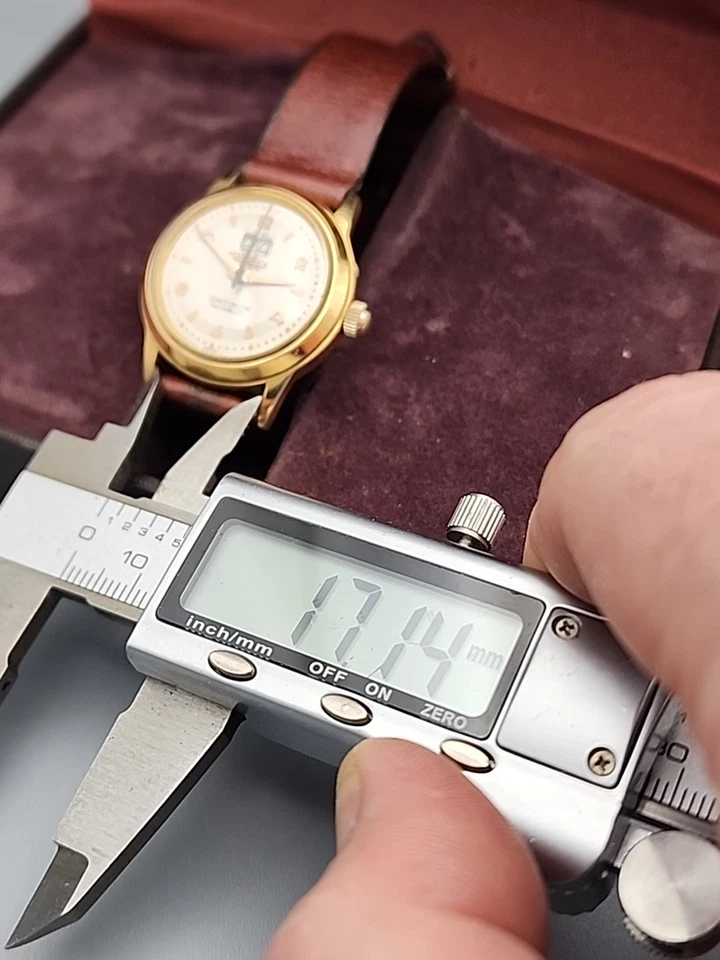 Vintage Watch CORNAVIN GENEVE DATOCOR Pmechanical watch working 31mm - Image 4 of 4