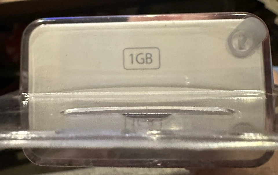 Apple iPod Shuffle 2nd Generation 1GB A1204 - Image 3 of 4