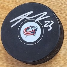 Autographed SEAN MONAHAN Columbus Blue Jackets Hockey Puck - w / COA