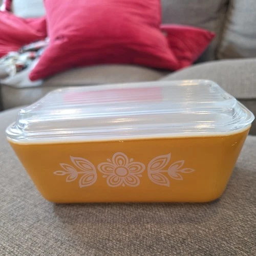 Vintage Pyrex Gold Butterfly Refrigerator Dish 0502 Ridged Glass Lid 1 1/2 Pt