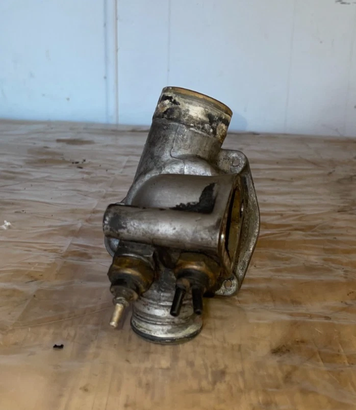 1977–1985 Mercedes-Benz Diesel 3.0L 300D OEM Thermostat Housing Assembly - Image 3 of 4