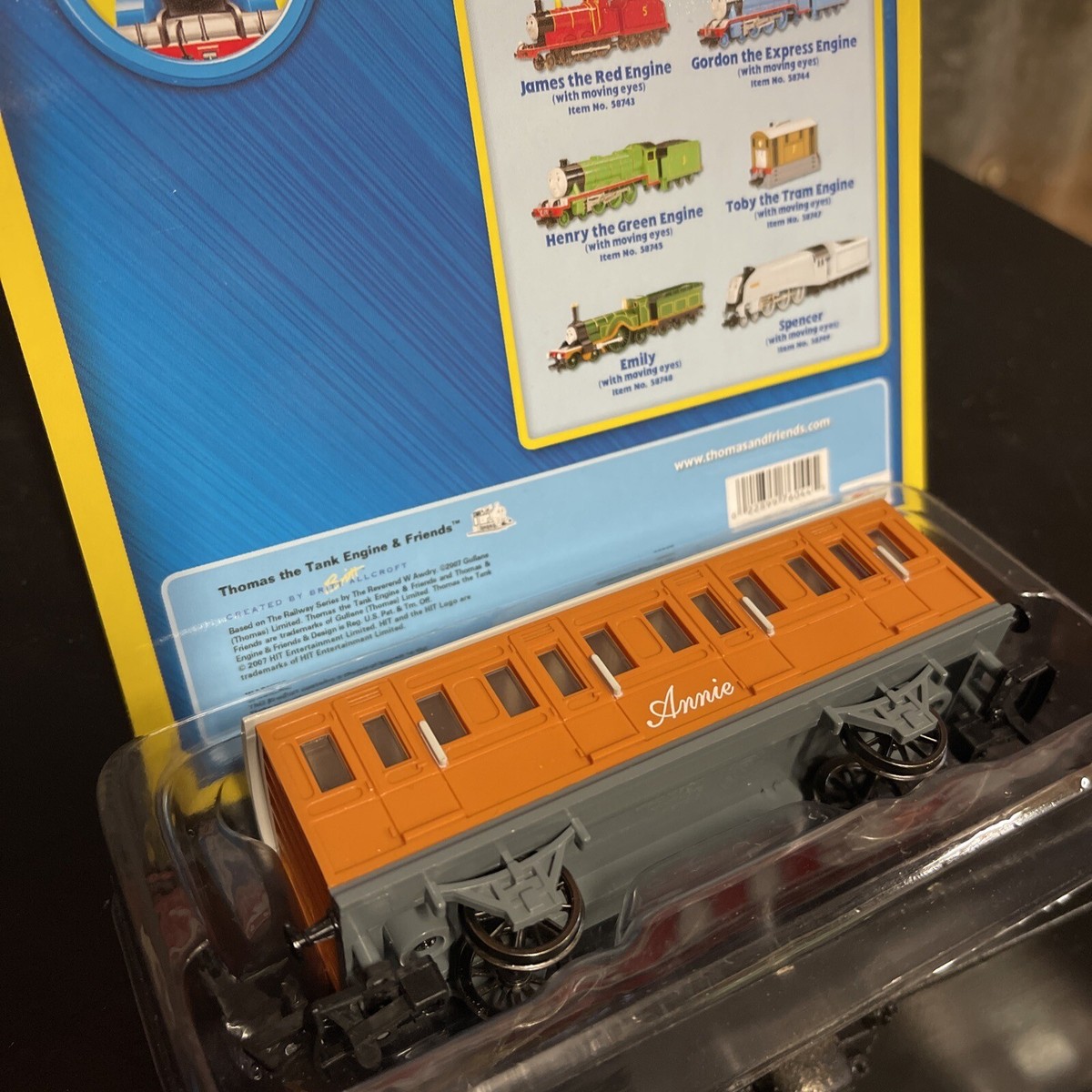 Bachmann HO/OO Scale Thomas & Friends Annie Coach No.76044 - NEW