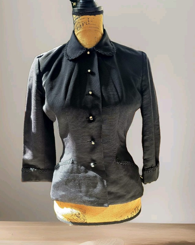 Stunning 1940s Doris Dodson Juniors Black Blazer 9