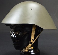 DDR NVA Stahlhelm Paradehelm Kunststoff 3 Nieten Größe 58 DEFEKTE!! 11420