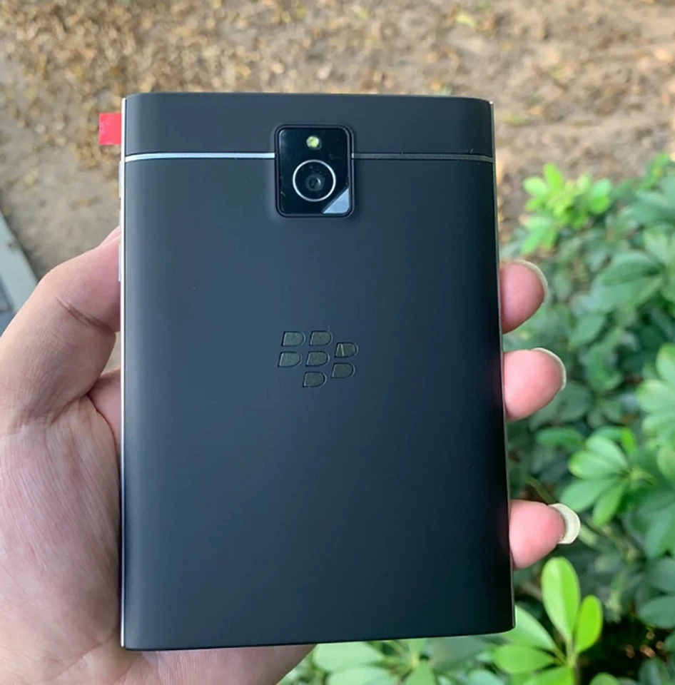 Unlocked BlackBerry Passport Q30 32GB+3GB RAM BB10 4G LTE GSM QWERTY Touchscreen - Image 4 of 4