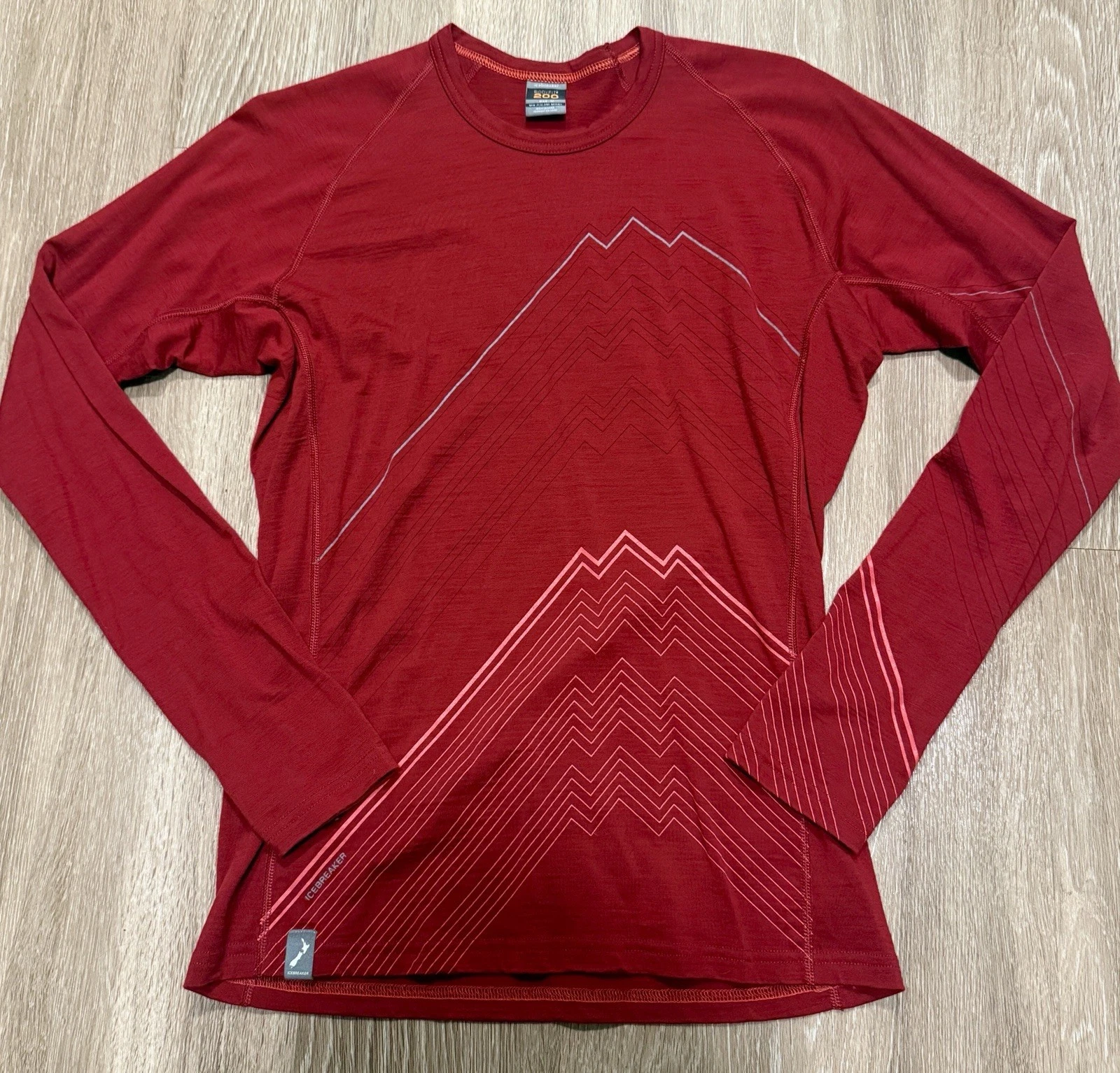 Icebreaker Bodyfit Oasis 200 Merino Wool Base Layer Shirt Men’s Medium Red