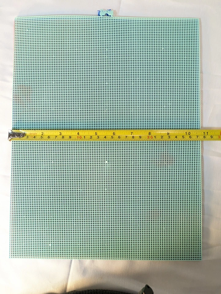 Lote 10 Malla Plástica Lona 11” x 14”, 7 Sm Agujeros Verde, 1 Sm Azul Marino, 2 Reg Naranja  Foto 2 de 4