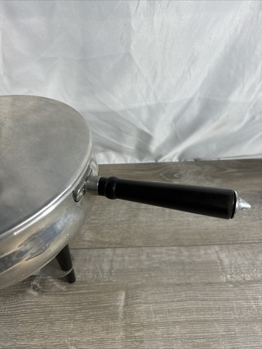 Vintage Aluminum Three Footed 10” Chafing Warming Dish. Lid, Burner, Stand Italy - Picture 3 of 16