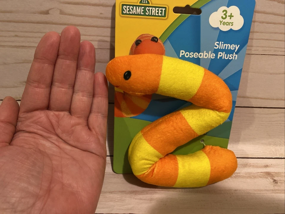 Novo 12" Slimey Worm Poseable Plush Oscar Grouch Pet Sesame Street Sesame Place - Imagem 3 de 4
