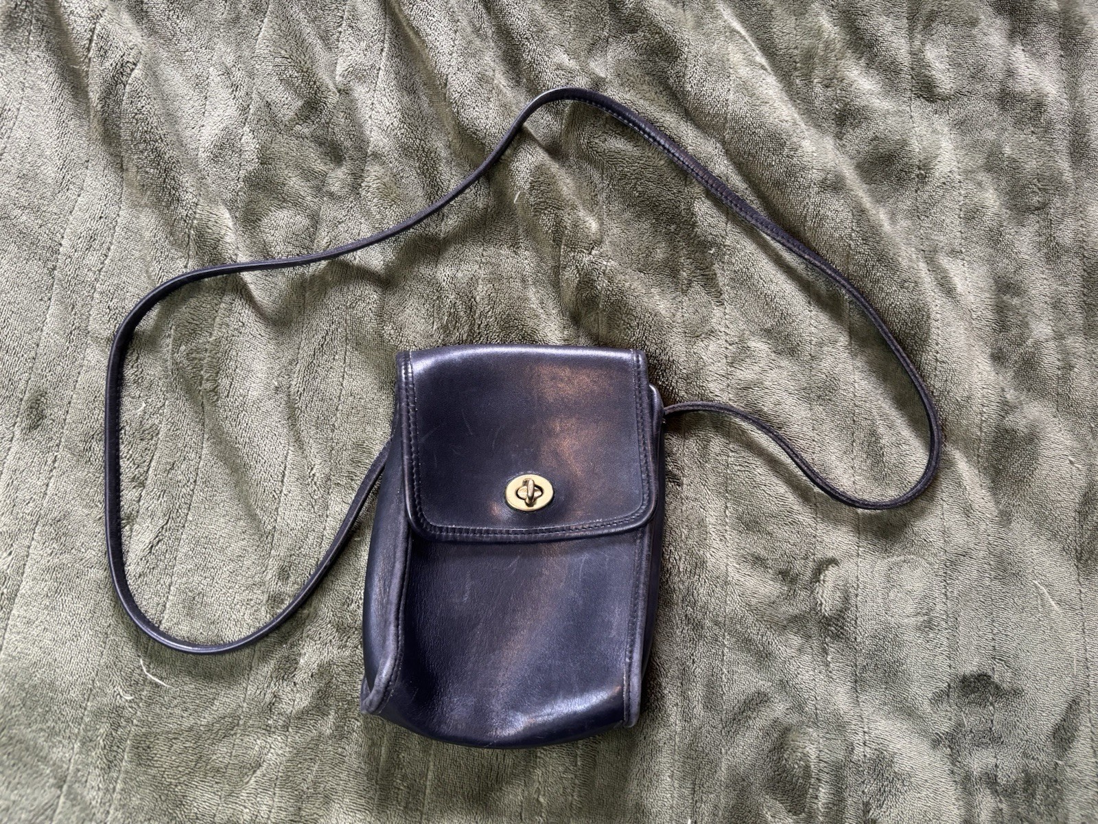 Vintage Coach Scooter Crossbody Bag Black Leather Turn Lock Mini Small