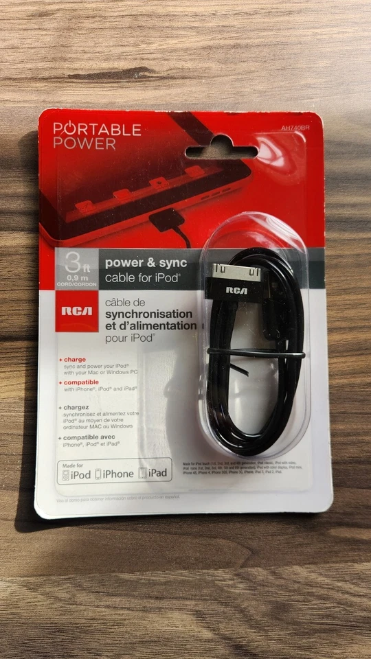 RCA AH740R 3Ft. Power Sync and Charge USB Cable for iPod, White Black - Image 3 of 3