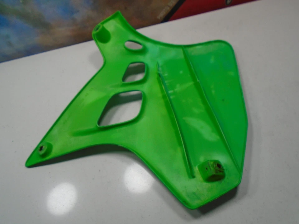 1991 KAWASAKI KX 125 LEFT TANK SHROUD (A) 91 KX125 - Изображение 3 из 4