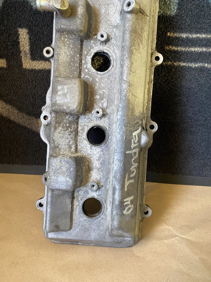 2001-2004 TOYOTA SEQUOIA SR5 RIGHT PASSENGER ENGINE VALVE COVER(5242) - Image 2 of 4