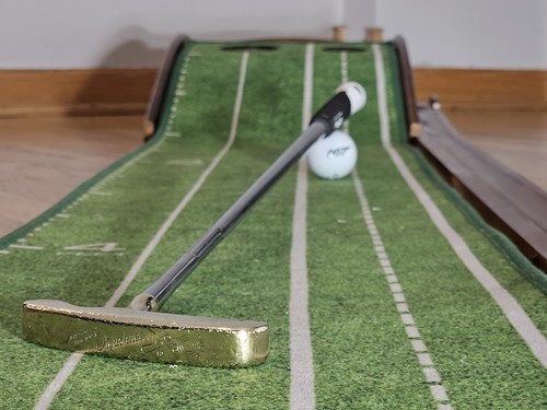 Edición Especial James Bond 007 Goldfinger Bullseye Golf Putter Callaway 007 Pelota - Imagen 11 de 13