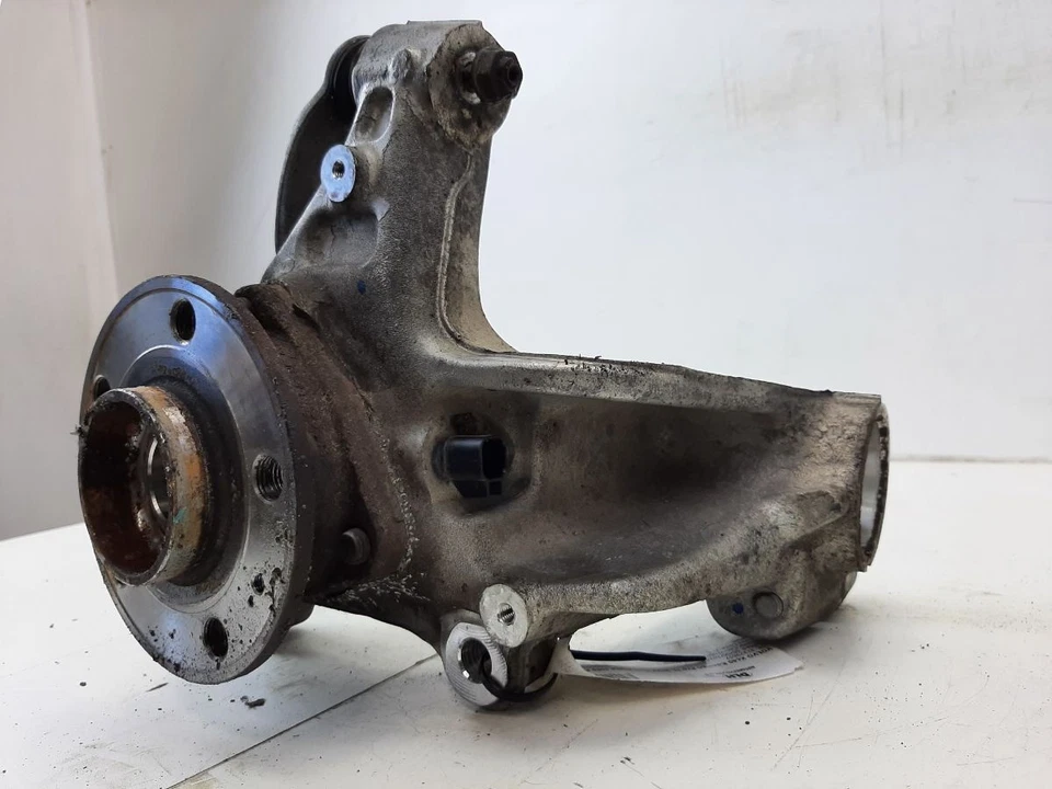 VOLVO Xc40 Rdesign Pro T5 2022 Hub Right Side Front 32221857 - Image 3 of 4