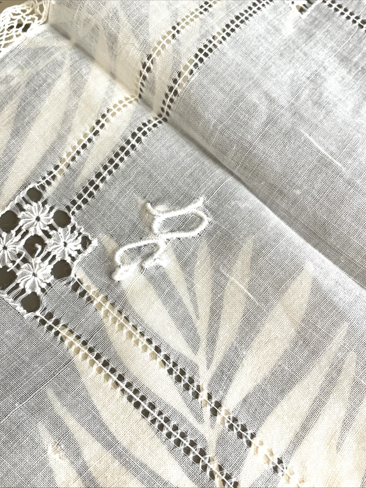Linge ancien Lot de 7 Mouchoirs en linon blanc avec dentelles Broderies Mono D.C - Photo 3/4