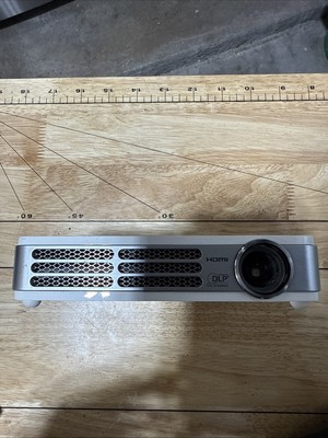 Vivitek Qumi Q5-wt HD Pocket Projector