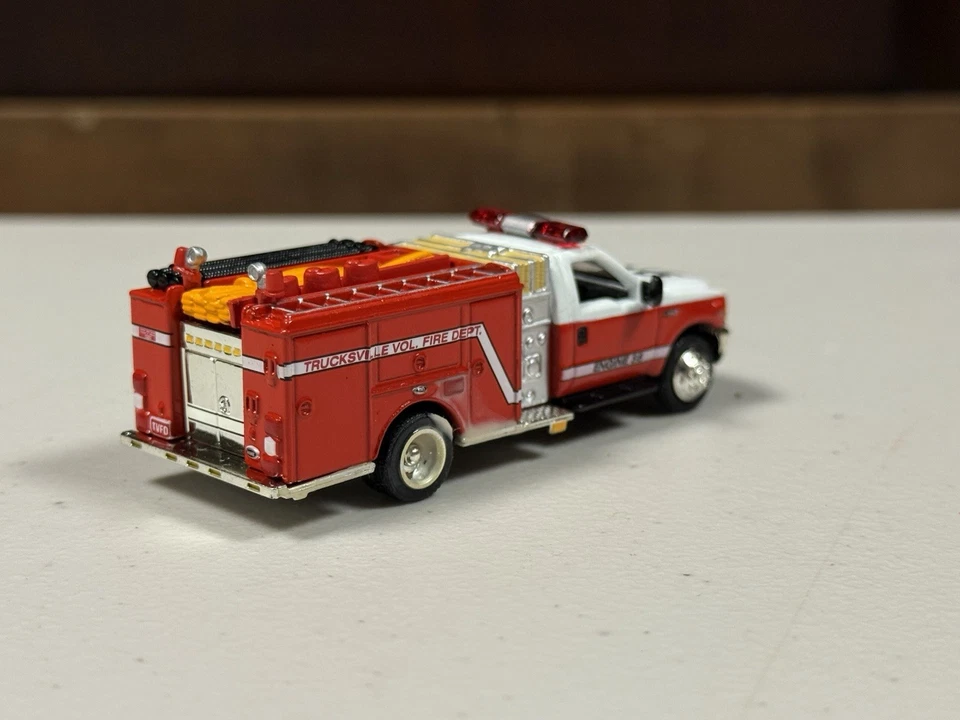 Matchbox, 1:80 scale, 1999 Ford F-350 KME Mini-Pumper Fire Truck - Image 3 of 4