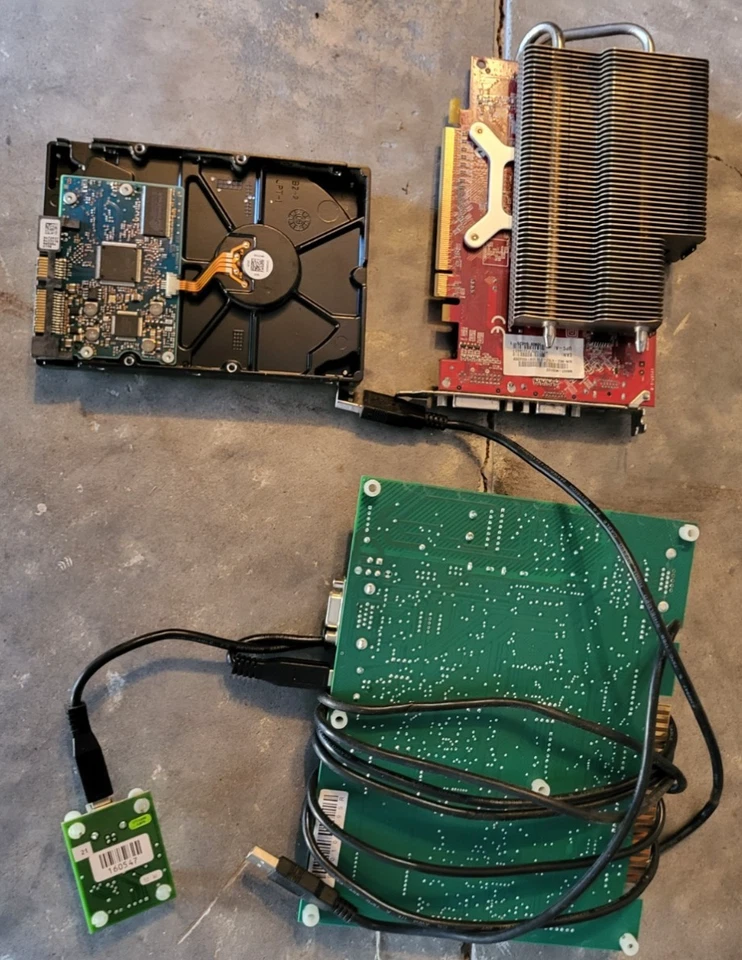 INCREDIBLE TECHNOLOGIES POWER PUTT MINI GOLF, DISCO DURO, CHIP CID y MÁS Foto 3 de 3