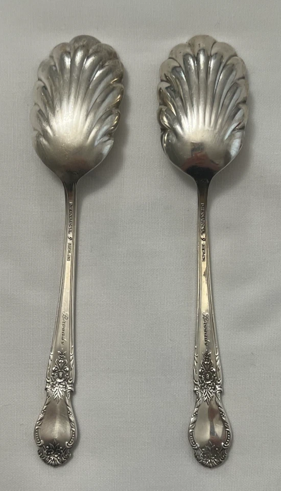 International BROCADE ESTERLINA) Plata Azúcar Shell 2 cucharas 6" largo sin mono Foto 3 de 4