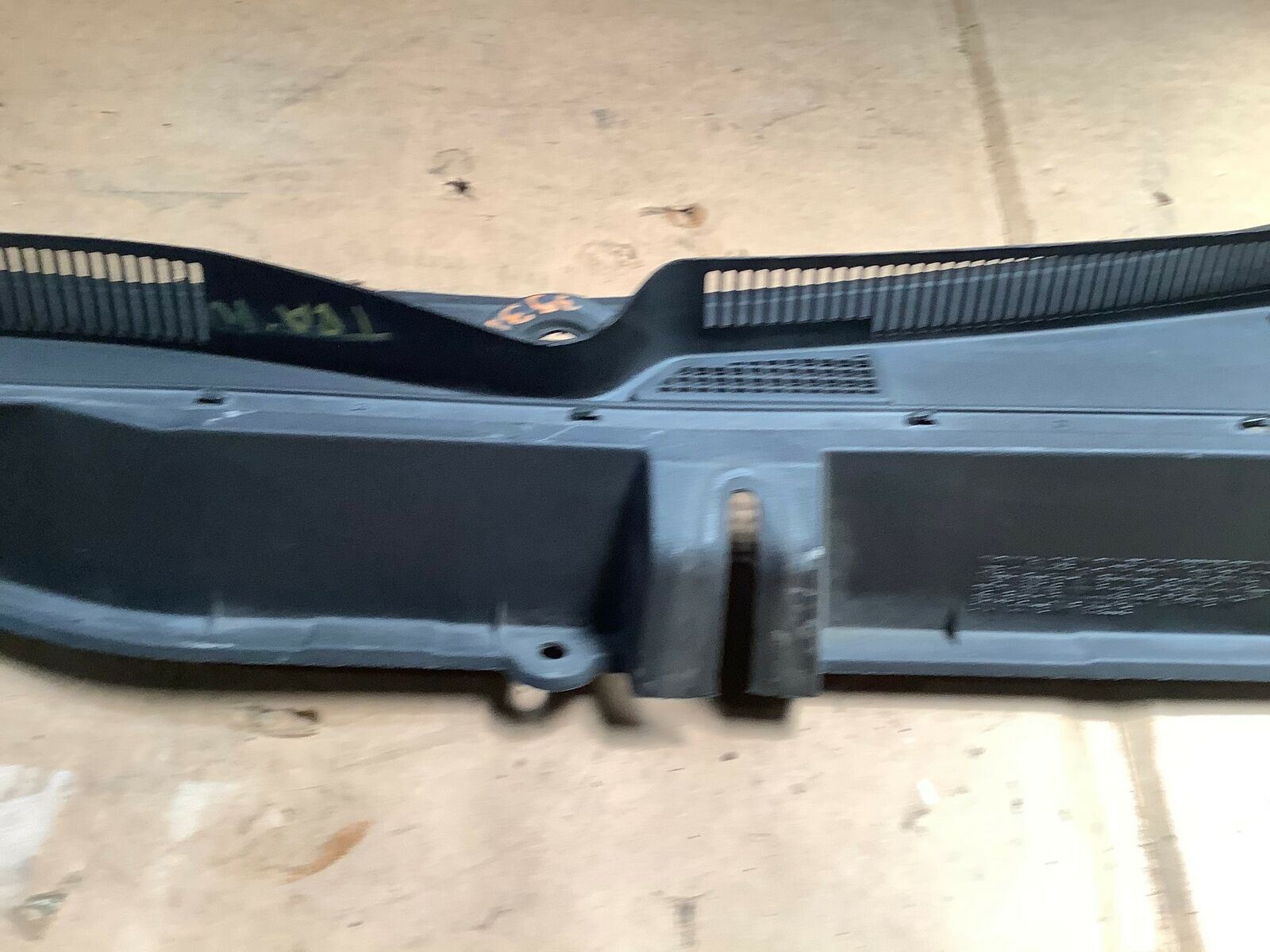 CHEVROLET TRAVERSE 2009 FRONT WINDSHIELD WINDSCREEN WIPER MOTOR COVER