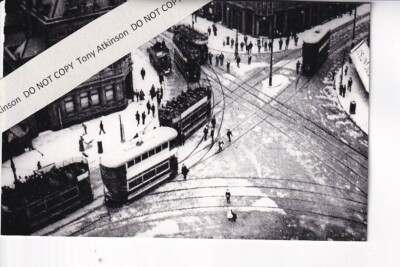 EAST HAM STRASSENBAHNEN - BELEBTER BLICK VOM RATHAUSTURM - FOTO - #REF. B17525