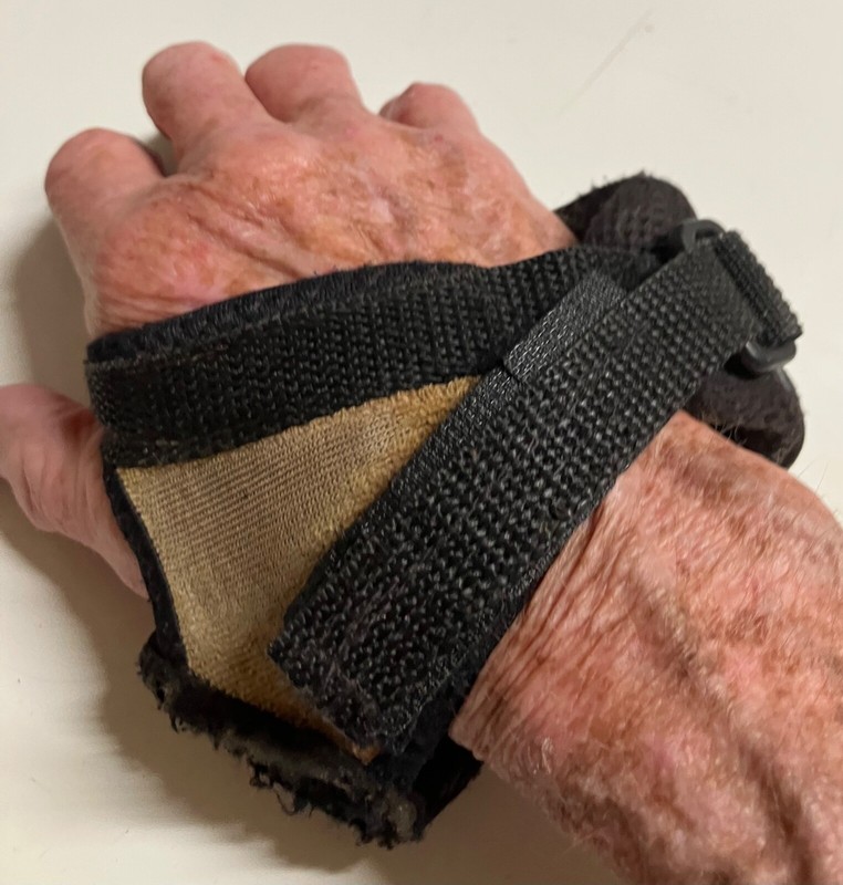 SKATING WRIST GUARDS ADULT MEDIUM, USED