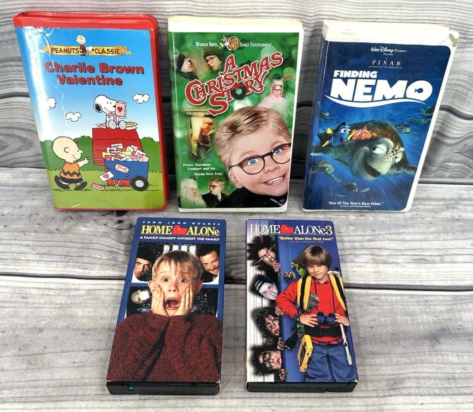 5 VHS TAPES - HOME ALONE CHRISTMAS STORY FINDING NEMO CHARLIE BROWN VALENTINE Foto 2 de 4