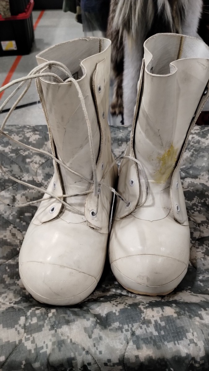 White Military Bunny Boots, Size 4 Wide Extreme Cold Weather (−65