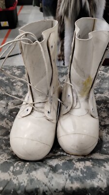 White Military Bunny Boots, Size 4 Wide Extreme Cold Weather (−65