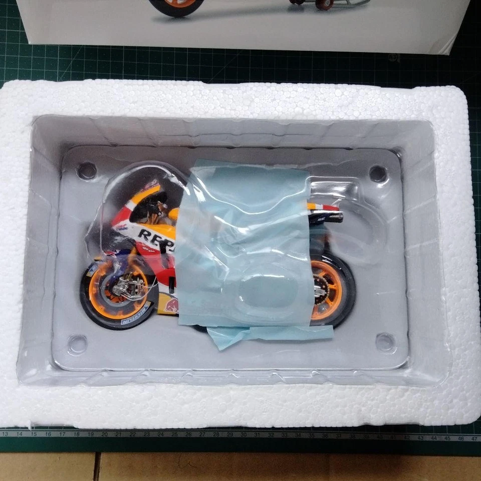 Spark 1/12 Honda RC213V Marquez Model Used Damaged - Image 2 of 4