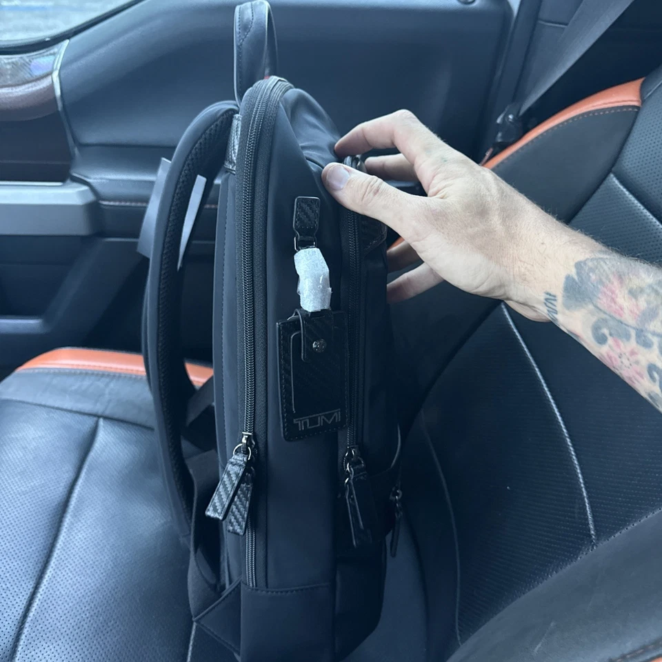 全新 正品 Tumi FOXWOOD 100% 碳 中号 便携式电脑 背包 旅行 男女皆宜 — 第 4/4 张图片