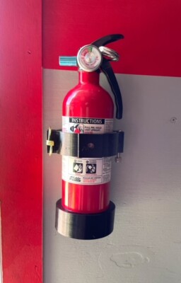 LAWN/UTILTY MAINTENANCE TRAILER FIRE EXTINGUISHER  MOUNT QUICK RELEASE NEW