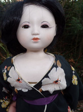 VINTAGE ORIENTAL BEAUTIFUL PORCELAIN DOLL IN KIMONO