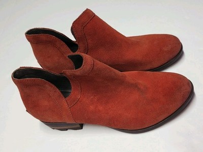 Sorel Lolla II Cutout Booties Women s Size 10 Red  Suede Stacked Heel 