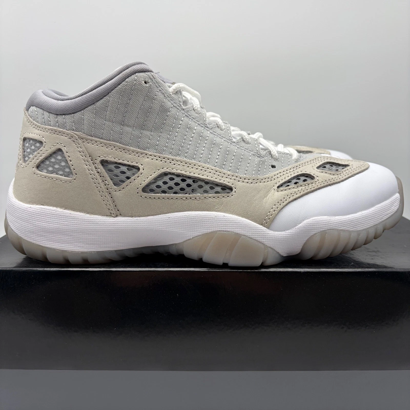 Air Jordan 11 Retro Low IE Light Orewood Brown Sneakers Size 9 Men's 919712-102