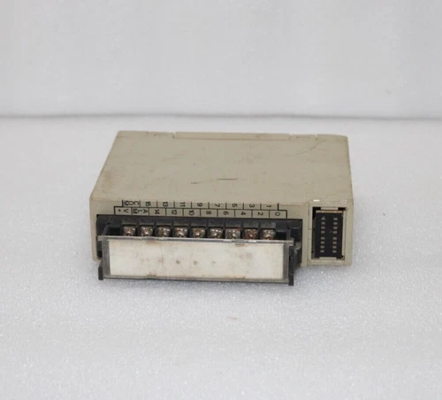 OMRON C200H-OD21A OUTPUT UNIT