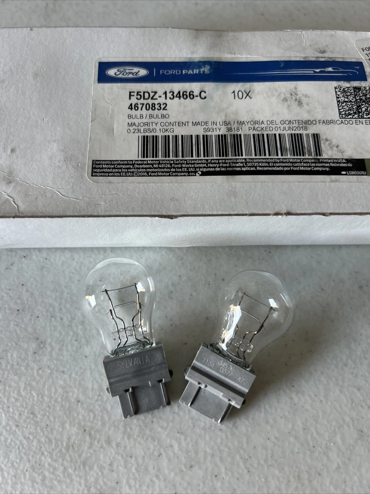 Genuine Ford F5DZ-13466-C Bulbs Pair - Set Of 2 Bulbs - Image 2 of 2