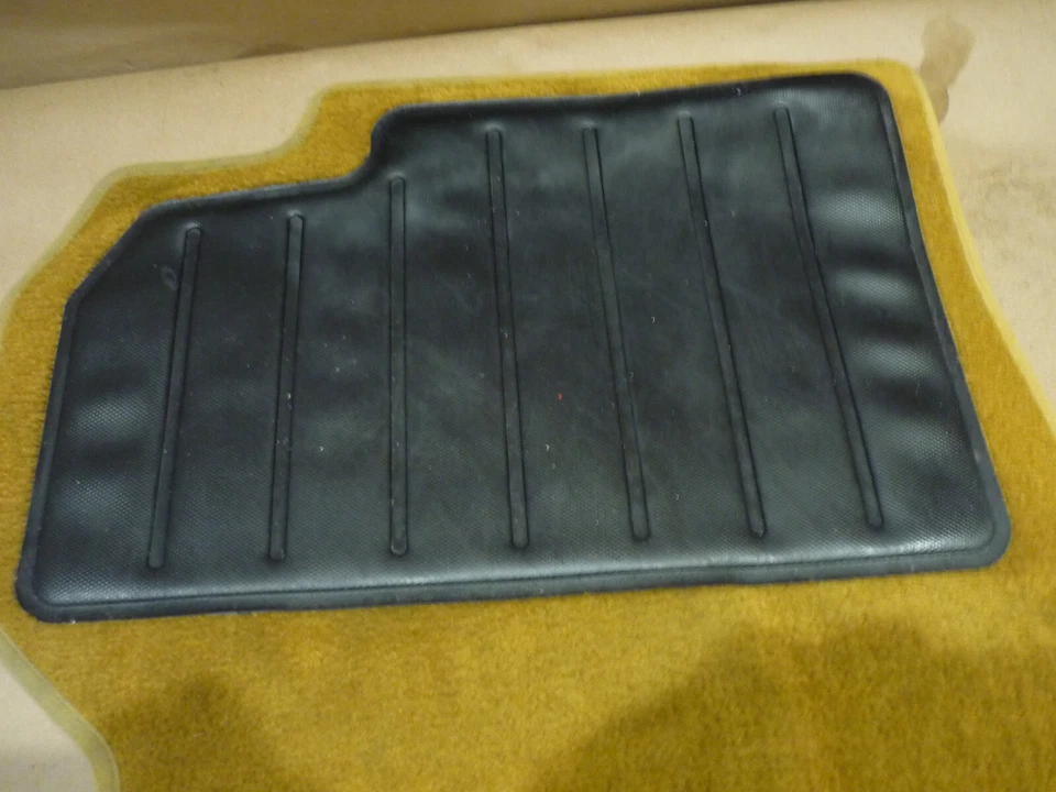 Ferrari California - Juego de alfombras de piso delantero (beige) USADAS P/N 81267500-81267600 Foto 3 de 4