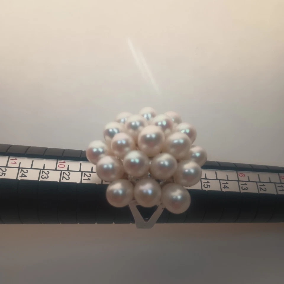 Anel feminino de pérolas de aço inoxidável folheado a ouro 18k tamanho 8,25 - Imagem 3 de 4