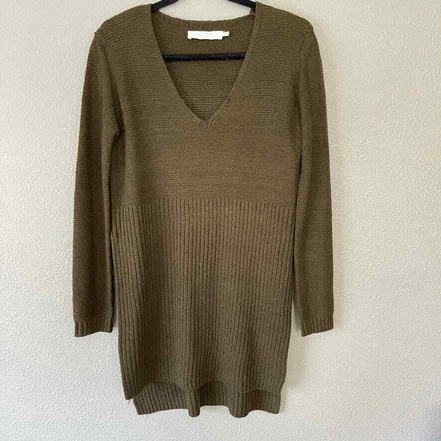 ASTR Ribbed High Side Slit High Low V-Neck Womens Medium Tunic Sweater