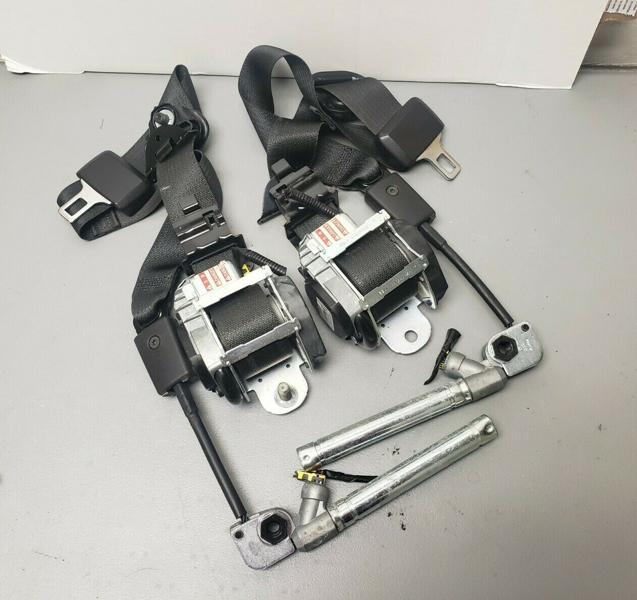 1017 EQUINOX TERRAIN DRIVER PASSENGER FRONT SEAT BELTS BLACK SEATBELT OEM eBay